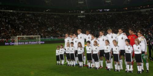 DFB: Nationalmannschaft gedenkt Robert Enke