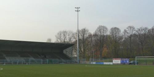 VfB Speldorf: Seit heute stehen die Riesenmasten