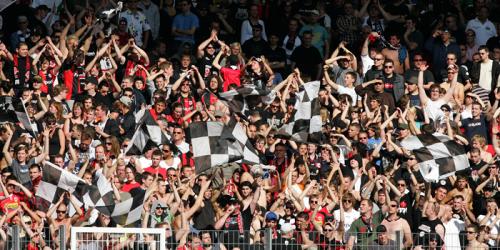 2. Liga: Eintracht-Fans stürmen die Alte Försterei