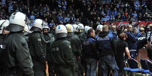 RWE: Essener Fans randalieren in Bielefeld
