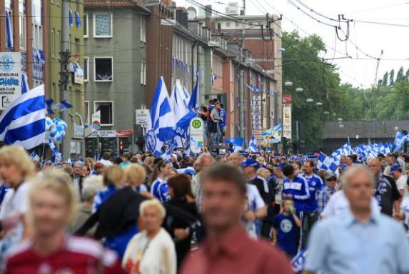 Schalke: Fans verjagen NPD-Wahlhelfer