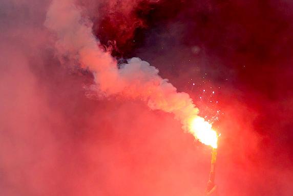 Pyrotechnik: UEFA brummt Warschau 150.000-Euro-Strafe auf!