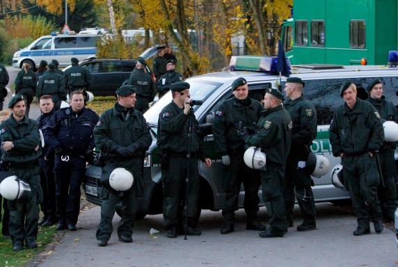 DFB-Pokal: Ausschreitungen und Polizeieinsatz in Saarbrücken