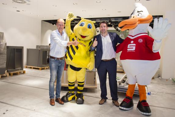 BVB und RWE: Gemeinsamer Fanshop eröffnet