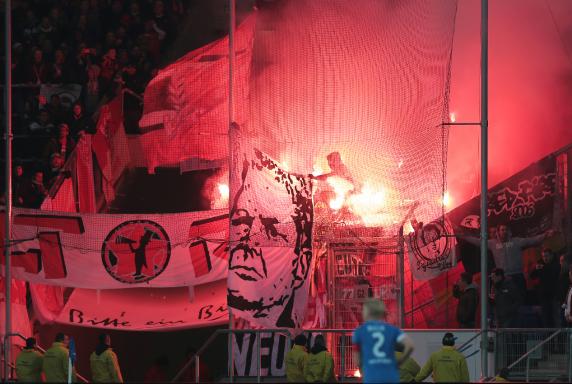 Fortuna Düsseldorf, Fans, Pyrotechnik. Foto: firo