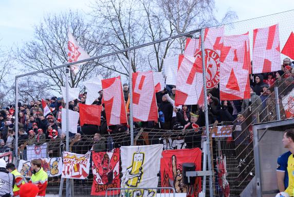 Fortuna Köln: 900 Flüchtlinge im Südstadion