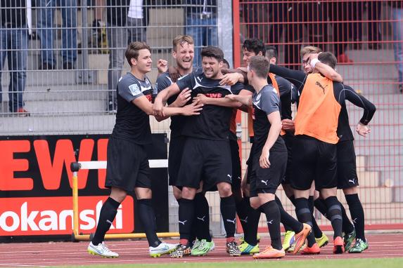 SGW-SCW 2:0: Weiter Regionalliga-Fußball an der Lohrheide