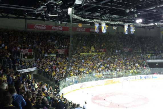 Fans, Eishockey, Krefeld Pinguine, Saison 2014 / 2015, König-Palast, Fans, Eishockey, Krefeld Pinguine, Saison 2014 / 2015, König-Palast