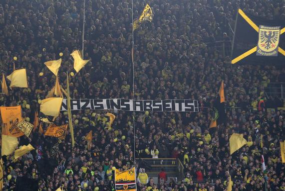 Borussia Dortmund, BVB-Fans, Plakat, Nazis, Saison 2013/2014, Borussia Dortmund, BVB-Fans, Plakat, Nazis, Saison 2013/2014