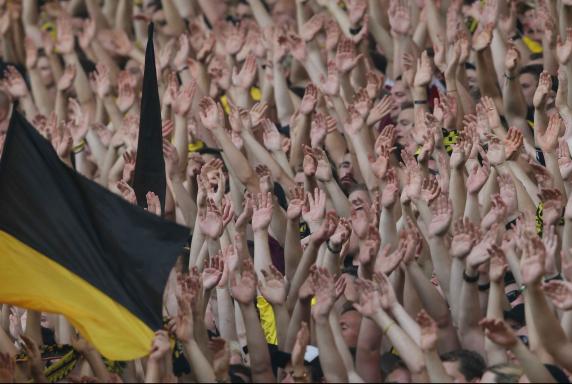 Fans, Borussia Dortmund, Symbol, Saison 15/16, BVB-Hertha, Fans, Borussia Dortmund, Symbol, Saison 15/16, BVB-Hertha