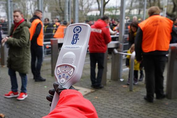 BVB: Fans nehmen erhöhte Sicherheitskontrollen gelassen hin