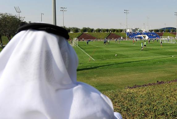 Finanzen: So kaufen die Scheichs der Golfstaaten die Fußball-Welt