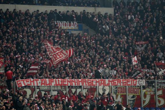 Transparent, Provokation, Banner, Köln-Fans, Spruchband, Transparent, Provokation, Banner, Köln-Fans, Spruchband