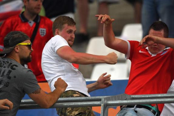 EM: Ausschreitungen bei England - Russland auch im Stadion