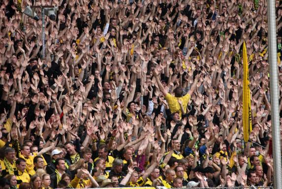 Fans, BVB, Borussia Dortmund, BVB-Fans, Hände, Fans, BVB, Borussia Dortmund, BVB-Fans, Hände