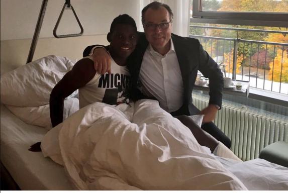 Schalke: Klub-Boss Tönnies besucht verletzten Embolo