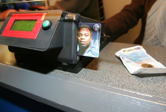Schalke: Verbraucherschutz klagt wegen Knappenkarte