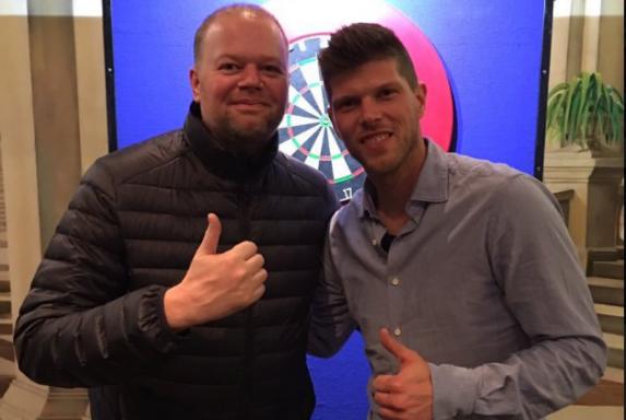 Schalke: Huntelaar gehört bei Darts-WM zur "Barney Army"