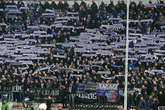 Gegen Saloniki: Schalke behält sich Fahnenverbot vor