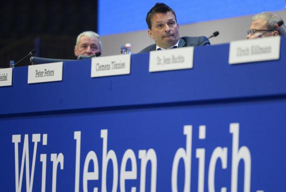 Schalke: Ausrüster Umbro vorgestellt, Veltins bis 2027