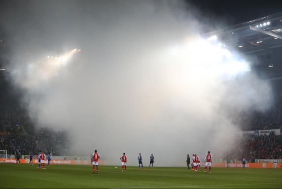 Schalke: Das sagt Heidel zu den Pyro-Aktionen im Fanblock