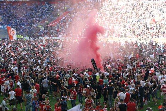 2. Liga: Fans stürmen den Platz – Düsseldorf feiert Aufstieg 