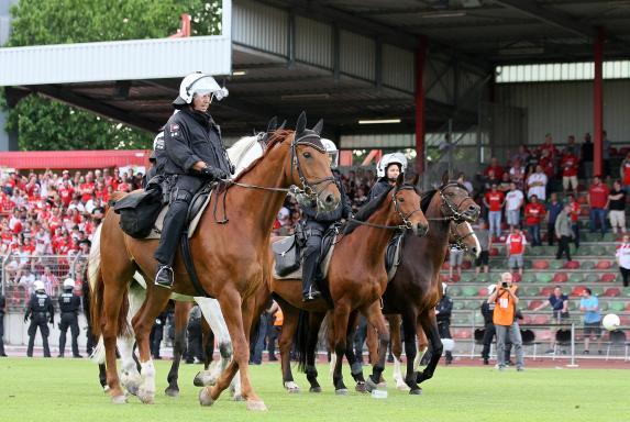 „Pyrotag der Amateure“: DFB verurteilt Fan-Verhalten