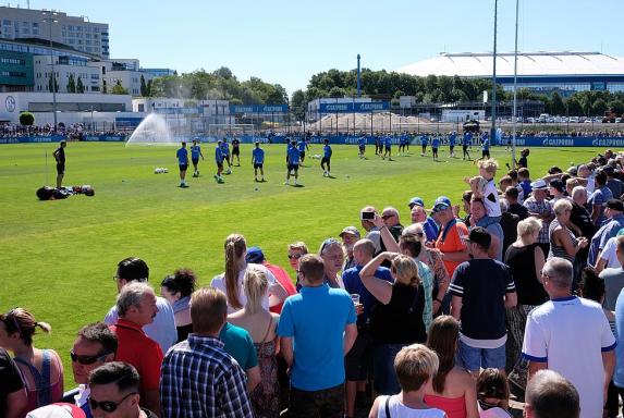 Schalke startet vor 3000 Zuschauern: Applaus für Tedesco