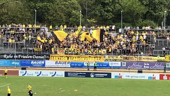 Im Video: BVB-Fans zündeln in Bonn