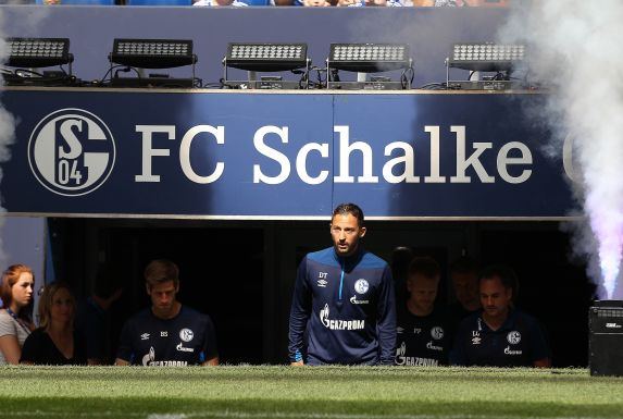 Kann es kaum erwarten, endlich wieder in die Arena einzulaufen: Schalke-Trainer Domenico Tedesco.