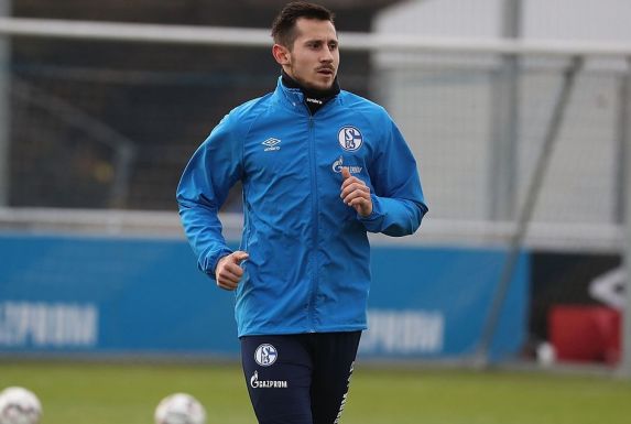 Schalke-Stürmer Steven Skrzybski könnte Trainer Domenico Tedesco (r.) zur Verfügung stehen.