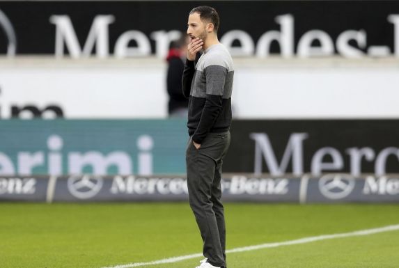 Schalke-Trainer Domenico Tedesco steckt mit seiner Mannschaft im Tabellenkeller.