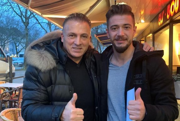 FSV-Sportchef Erol Ayar (links) und sein neuer Stürmer Oguzhan Cuhaci.