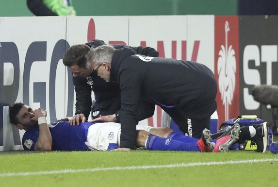 Schalkes Daniel Caligiuri hat sich wohl schwer verletzt.