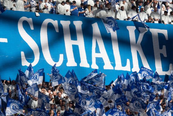 Das Revierderby elektrisiert die Region. Zahlreiche Fans des FC Schalke 04 werden zum Spiel zu Borussia Dortmund reisen.