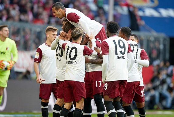 Bayern bleibt nach einem 2:0 gegen Augsburg Spitzenreiter (