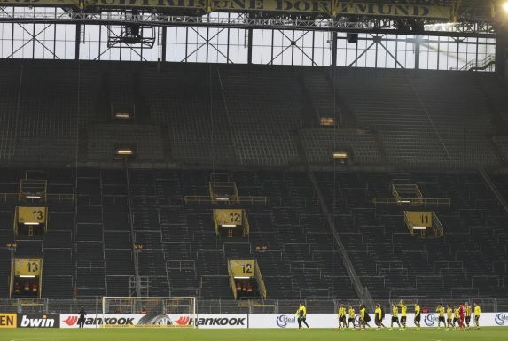 Die Ränge des BVB-Stadions bleiben im Revierderby leer.