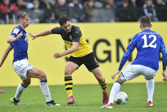 Im Hinspiel besiegte Schalke den BVB mit 4:0 - damals noch vor Zuschauern.