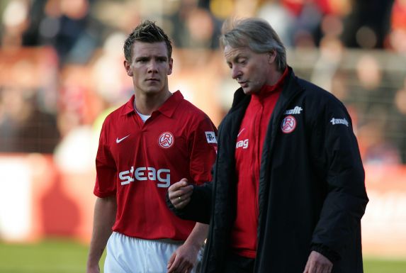 Saison 2006/2007 - RWE gegen FC Augsburg 0:0: Lorenz-Günther Köstner, RWE-Trainer ,redet mit Denis Epstein über das Spiel.