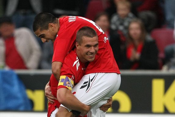 12. September 2010: 1. FC Köln - St. Pauli 1:0. Taner Yalcin bejubelt seinen Siegtreffer mit Lukas Podolski.