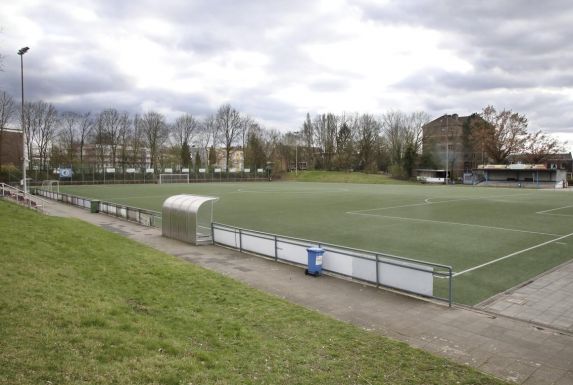 Gähnende Leere. So, wie hier in Sterkrade-Nord sieht es derzeit auf allen Fußballplätzen aus.