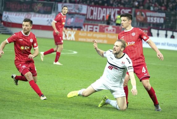 Maximilian Beister (in weiß) im Spiel des Drittligisten KFC Uerdingen gegen Rot-Weiss Essen.