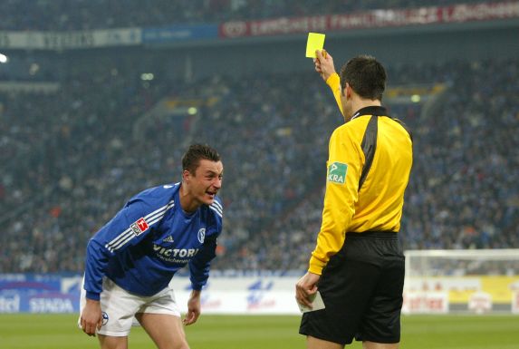 Tomasz Hajto sah in seiner Bundesliga-Karriere 73 Mal die Gelbe Karte.