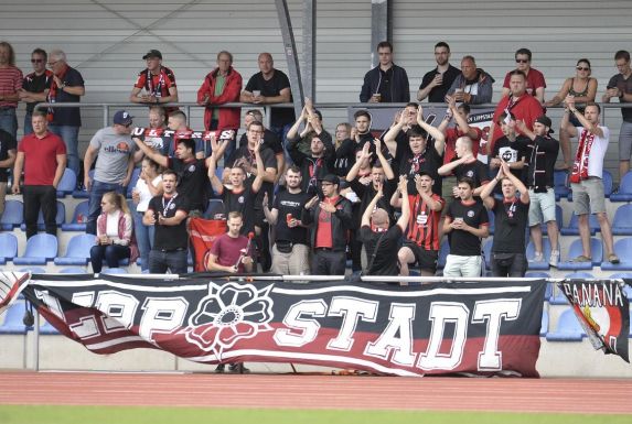 Unter Lippstadts Sportdirektor Dirk Bröckelmann durften die Fans den Regionalliga-Aufstieg bejubeln.