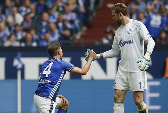 Benedikt Höwedes und Ralf Fährmann spielten lange Zeit gemeinsam für Schalke 04.