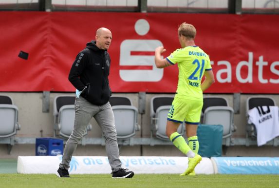 Maximilian Jansen (rechts) und MSV-Trainer Torsten Lieberknecht nach dem 3:1-Sieg in Kaiserslautern.