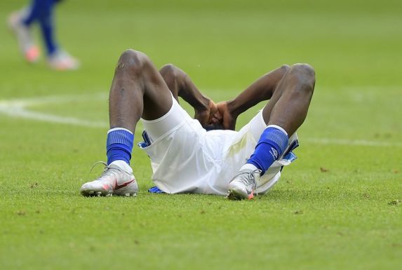 Salif Sané wird in dieser Saison aufgrund einer Verletzung nicht mehr für den FC Schalke 04 auflaufen.