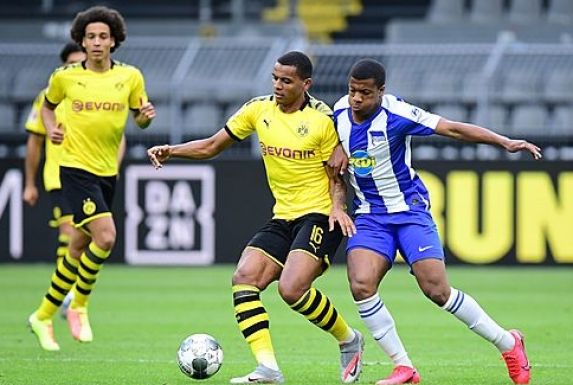 Manuel Akanji, hier im Spiel gegen Hertha BSC, das Dortmund mit 1:0 gewann.