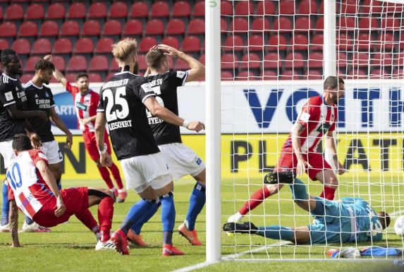 Das Eigentor zum 1:1-Ausgleich für Heidenheim war aus HSV-Sicht schon unglücklich. In der Nachspielzeit kam es knüppeldick.