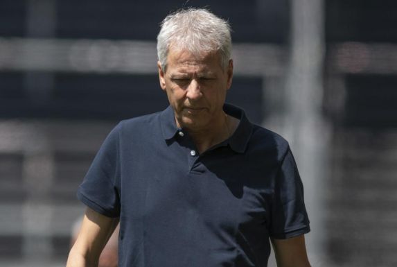 Bekommt Borussia Dortmunds Trainer Lucien Favre noch einen Rechtsverteidiger?